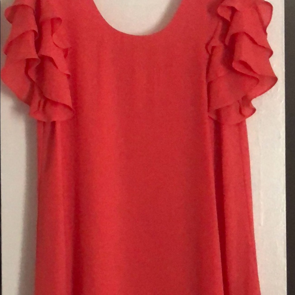 I’m selling a Gianni Bini casual dress